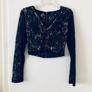 5 for $25 ❤️‍🔥 Amella Lace Crop Top